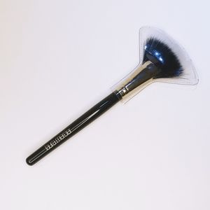 Laura Mercier Fan Powder highlight makeup brush